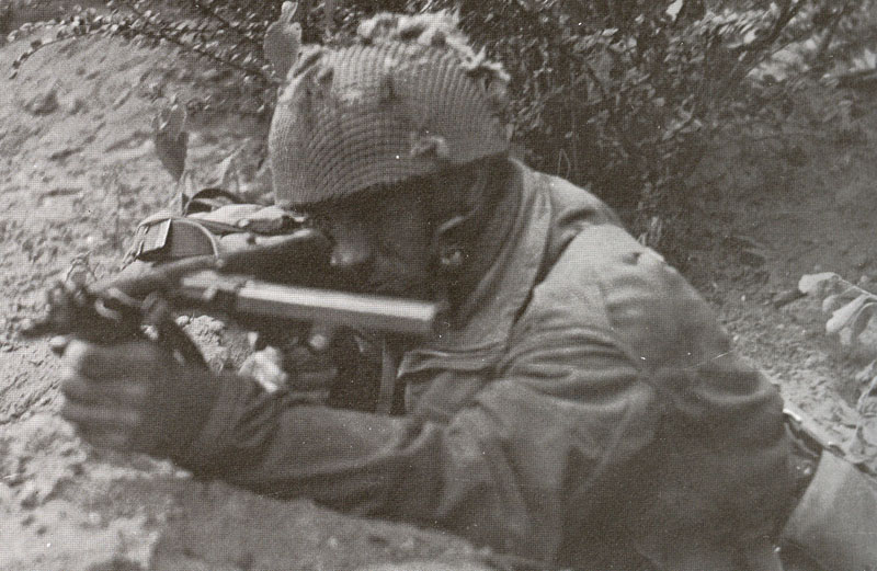 st4.jpg - sten03